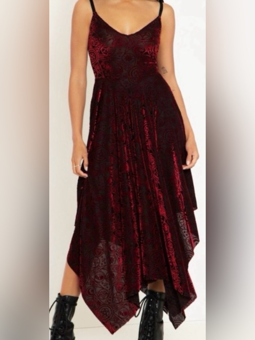 🧛🏻♀️🌹NWT HEX Blackmilk DISCONTINUED/RARE Velvet Asymmetrical Handkerchief Dress - Picture 2 of 8